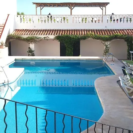 Del Almirante Hotel *