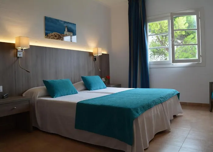 Del Almirante מלון