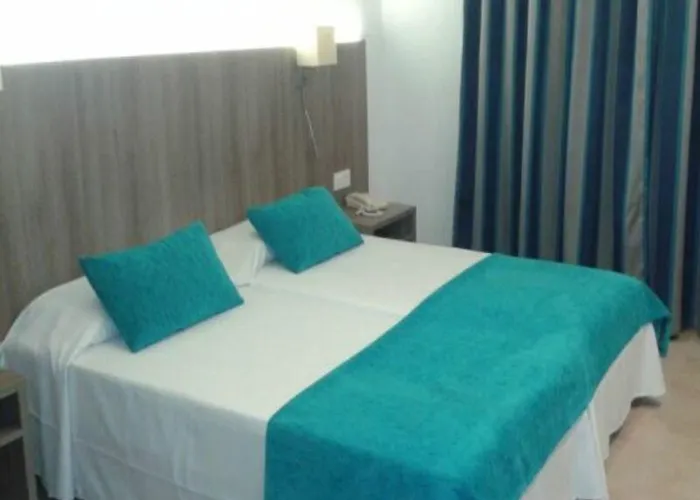 Del Almirante מלון *