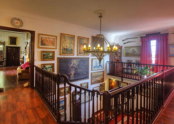 Del Almirante מלון