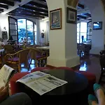 德尔阿尔米兰特酒店 埃斯卡斯特利