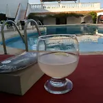 德尔阿尔米兰特酒店 酒店 埃斯卡斯特利