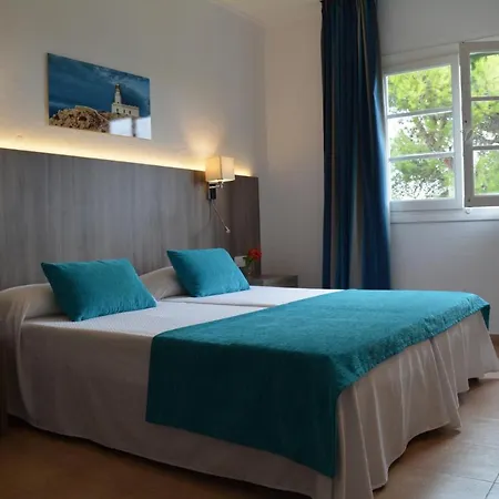 Del Almirante فندق