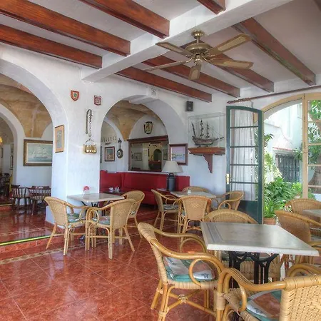 فندق Del Almirante إس كاستيل