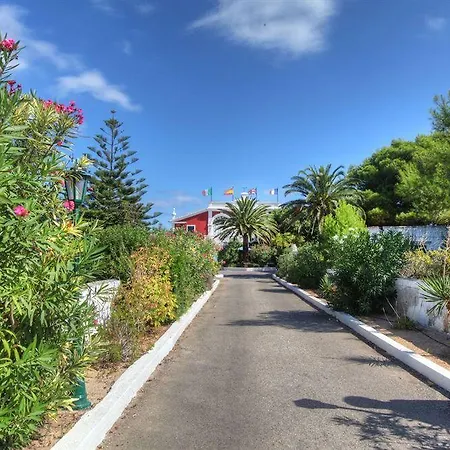 Del Almirante فندق